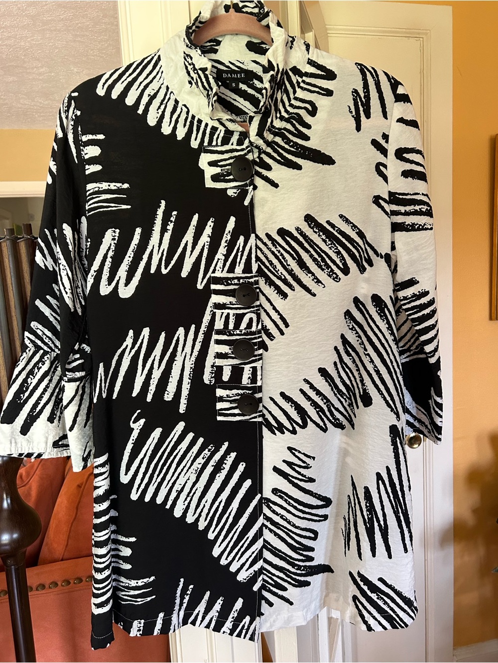 DAMEE Black and White Abstract Tunic